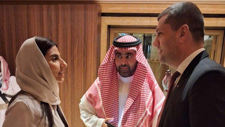 Ministrul USR al Economiei s-a dus pe banii arabilor să facă contracte in numele României