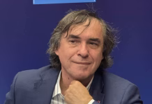 Povestea de dragoste a lui Mircea Cărtărescu cu Ion Iliescu și Petre Roman