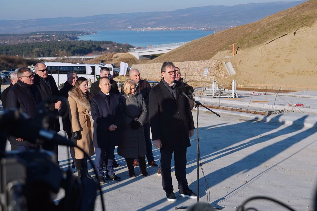 Sârbii termină drumul rapid de o oră și 15 minute Belgrad-Clisura Dunării care va fi conectat cu o autostradă către Vârșeț. Vučić anunță că lucrează cu România la Porțile de Fier 3