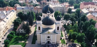 Ucrainienii vor să ia complexul imobiliar al Catedralei Pogorârea Sfântului Duh din Cernăuți, simbolul Bucovinei. Au încercat și prin forță