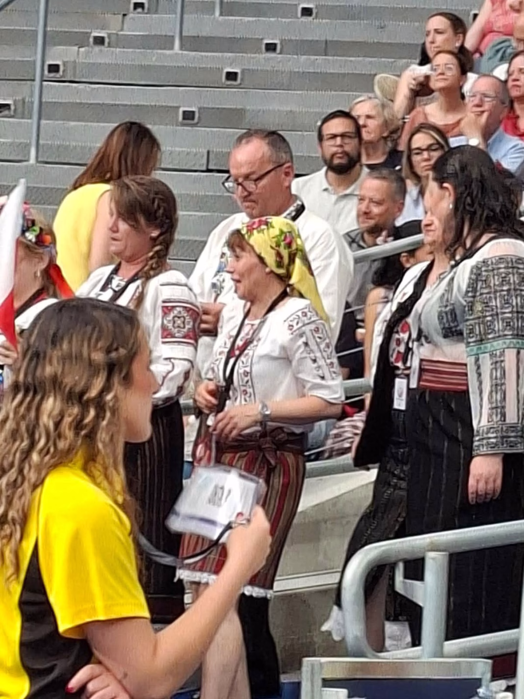 Radio Vatican: Mai mulți români stabiliți la Madrid au mers pe Santiago Bernabeu, dar nu pentru fotbal, ci pentru a se intâlni cu Papa Radio Vatican: Mai mulți români stabiliți la Madrid au mers pe Santiago Bernabeu, dar nu pentru fotbal, ci pentru a se intâlni cu Papa