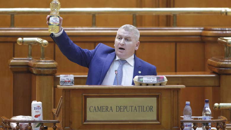 Bolo îl face pe plagiatorul cu sticla de ulei vicepreședinte al PNL Bolo îl face pe plagiatorul cu sticla de ulei vicepreședinte al PNL