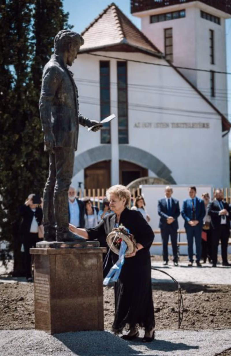 177 de ani de la bătălia de la Albești când poetul și eroul național maghiar Petőfi Sándor a fost văzut pentru ultima dată în viață: Expoziție permanentă in Ansamblul Memorial Petőfi Sándor din Albești 177 de ani de la bătălia de la Albești când poetul și eroul național maghiar Petőfi Sándor a fost văzut pentru ultima dată în viață: Expoziție permanentă in Ansamblul Memorial Petőfi Sándor din Albești