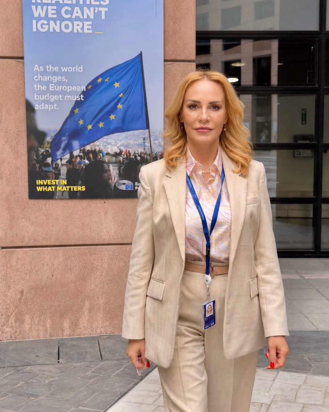 Gabriela Firea: Am votat drepturi mai bune pentru românii care călătoresc cu avionul! Gabriela Firea: Am votat drepturi mai bune pentru românii care călătoresc cu avionul!
