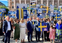 Titus Corlățean la Stockholm la manifestația pentru familia Samson: Au fost mii de oameni, suedezi și mulți turiști. Au fost suedezi care au spus „faceți bine ceea ce faceți, dar nu uitati de familiile suedeze care suferă la fel”…Ce rușine