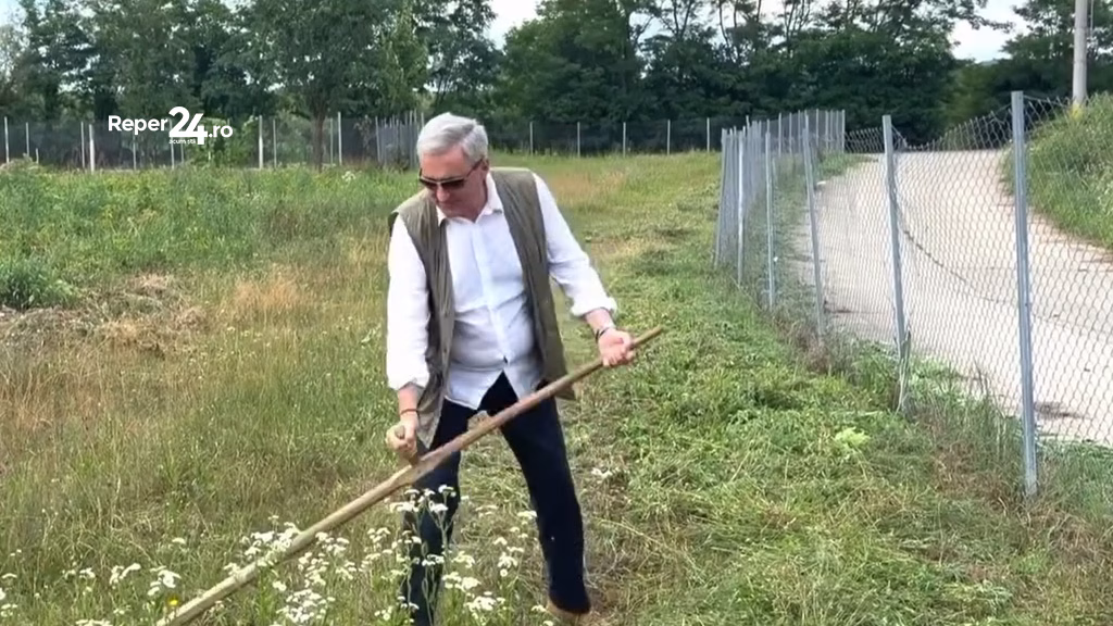 Legea lui Marcel Vela promulgată: Programul național „Viața la țară” are ca obiectiv promovarea și valorificarea patrimoniului cultural, tradițional și natural din mediul rural prin sprijinirea gospodăriilor țărănești Legea lui Marcel Vela promulgată: Programul național „Viața la țară” are ca obiectiv promovarea și valorificarea patrimoniului cultural, tradițional și natural din mediul rural prin sprijinirea gospodăriilor țărănești