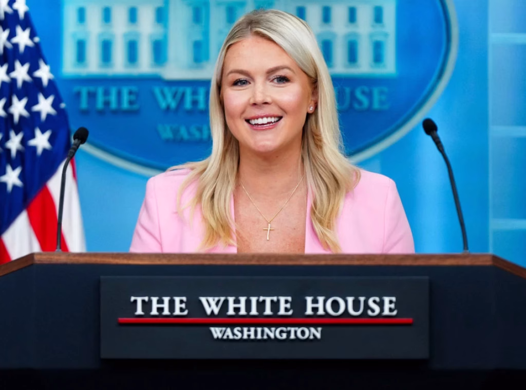 Trump părăsit de purtătoarea sa de cuvânt Trump părăsit de purtătoarea sa de cuvânt