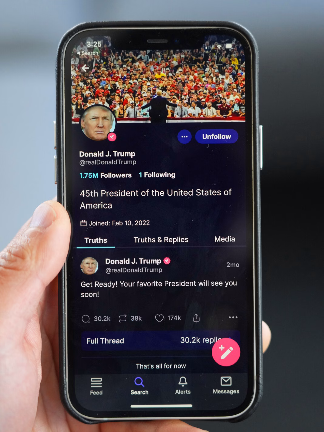 Trump intenționează să vândă dreptul de a previzualiza postările sale de pe rețelele sociale Trump intenționează să vândă dreptul de a previzualiza postările sale de pe rețelele sociale