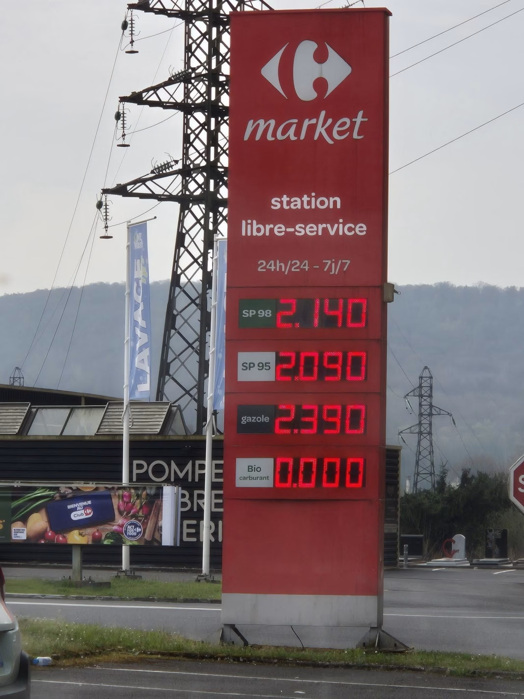 Litrul de motorină a ajuns in Franța la 2,39 euro Litrul de motorină a ajuns in Franța la 2,39 euro