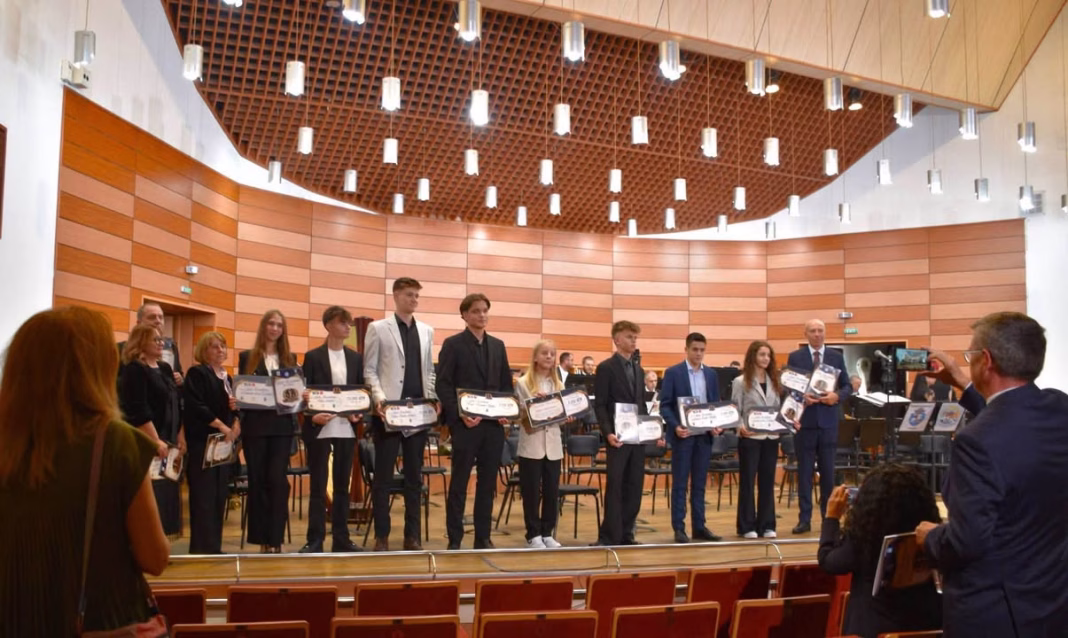 Mehedințeni premiați la Gala Excelenței din Oltenia Mehedințeni premiați la Gala Excelenței din Oltenia