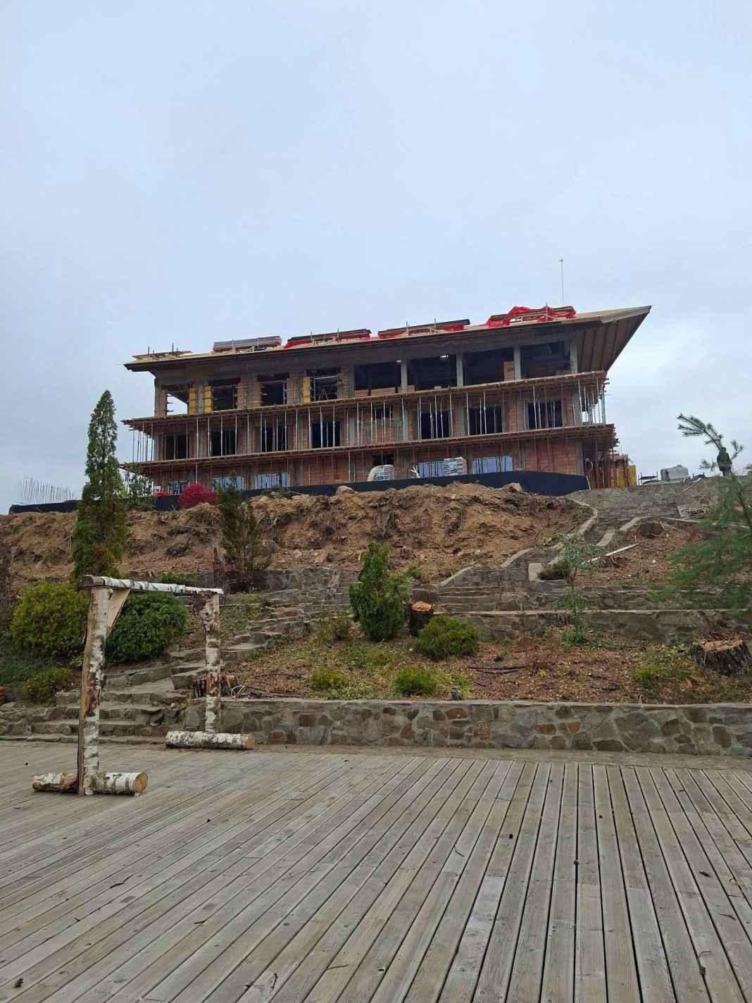 Liberalul Zanzibar își face hotel și a tăiat toți brazii seculari de la Ponton Casa Baraj Văliug la limita Parcului Național Semenic Liberalul Zanzibar își face hotel și a tăiat toți brazii seculari de la Ponton Casa Baraj Văliug la limita Parcului Național Semenic